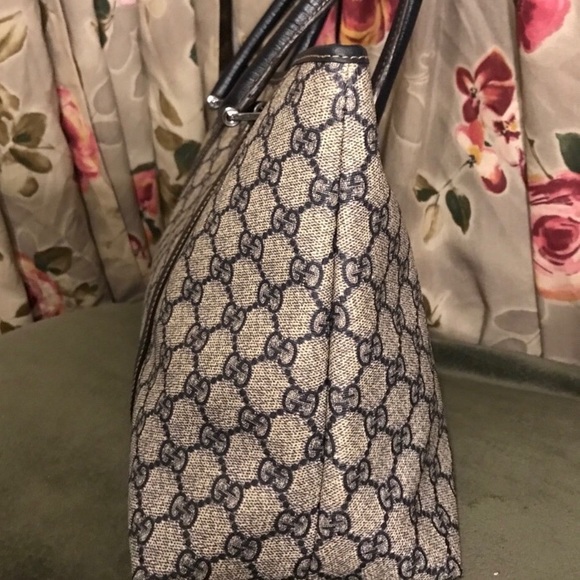Authentic Gucci bag - Picture 3 of 7